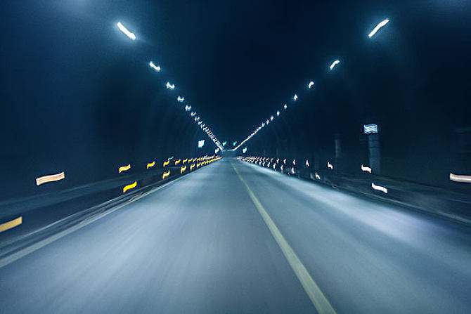 隧道里突然發(fā)生事故怎么辦(圖4) 隧道里突然發(fā)生事故怎么辦(圖4)